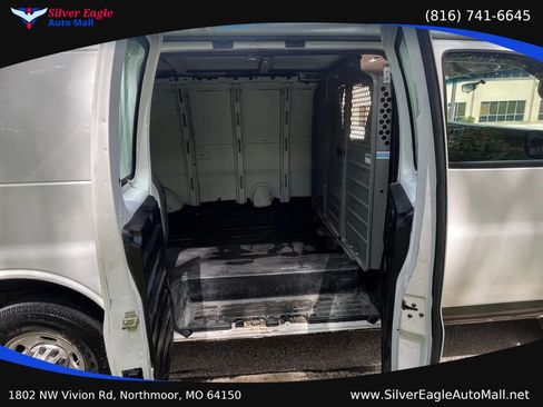 Used 2017 Chevrolet Express 2500 RWD image 13
