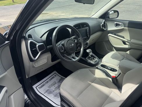 Used 2020 Kia Soul LX FWD image 10
