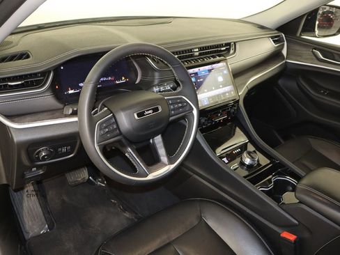 Used 2023 Jeep Grand Cherokee L Limited w/ Black Appearance Package image 28