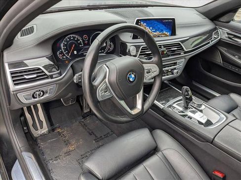 Used 2019 BMW 740i w/ M Sport Package image 10