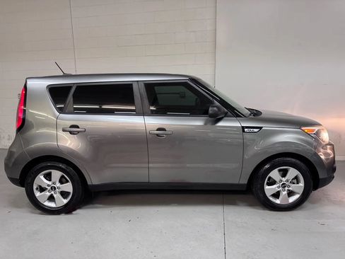 Used 2019 Kia Soul FWD image 2