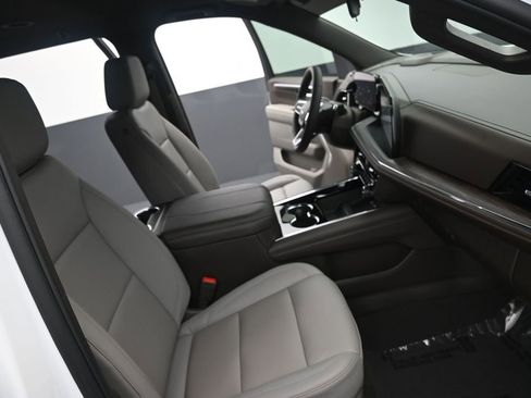 Used 2026 Chevrolet Tahoe LT RWD image 13