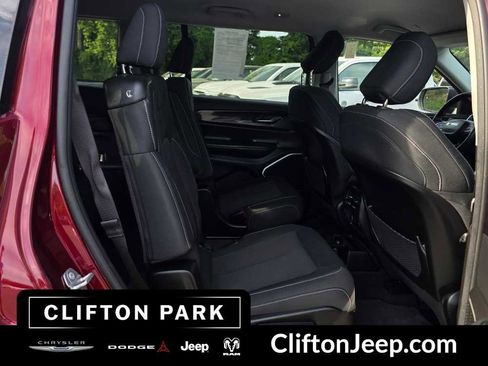 Used 2022 Jeep Grand Cherokee L Laredo w/ Luxury Tech Group I AWD/4WD image 19