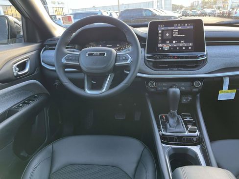 New 2026 Jeep Compass Latitude image 20