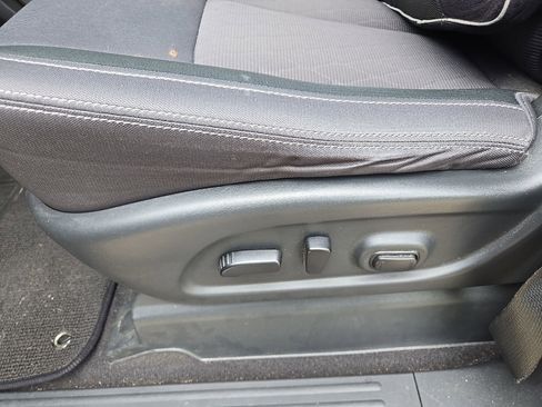 Used 2021 Nissan Titan SV w/ SV Convenience Package image 5