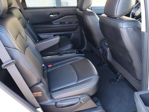Used 2024 Nissan Pathfinder SL w/ SL Premium Package FWD image 19