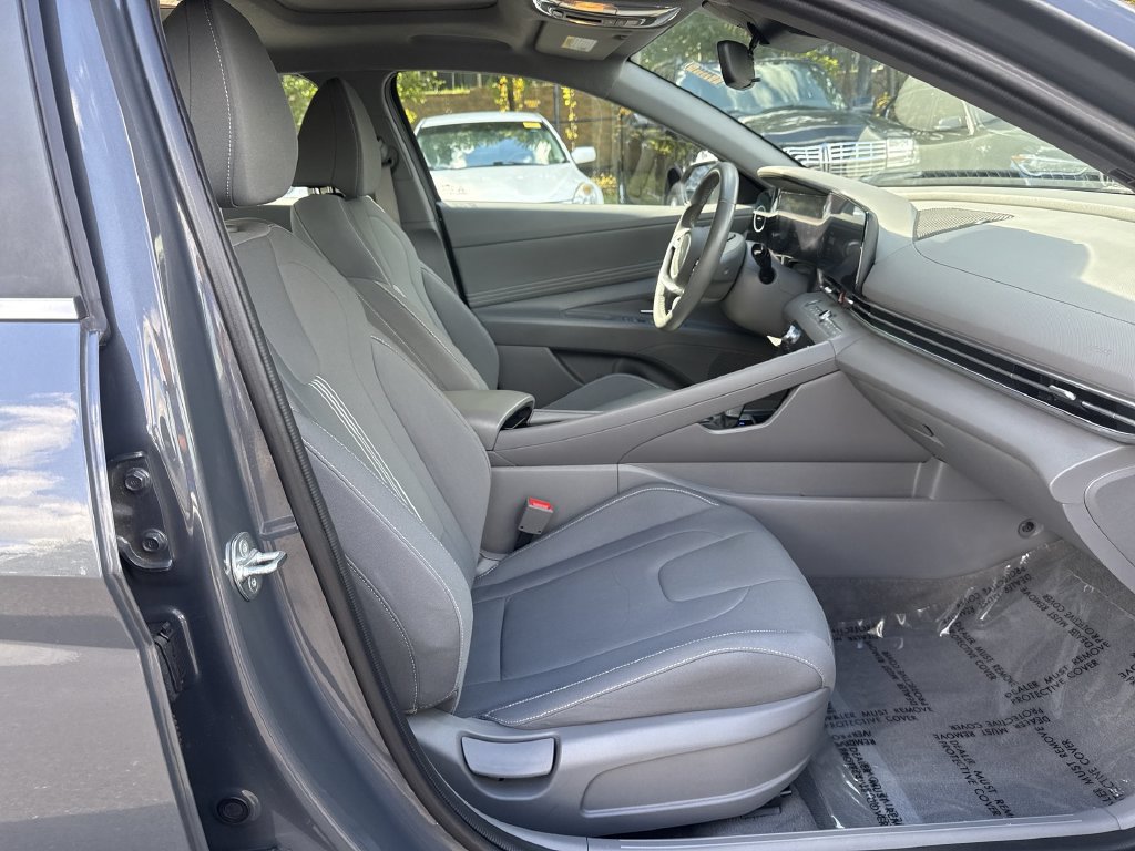 Used 2024 Hyundai Elantra SEL w/ Convenience Package FWD image 26