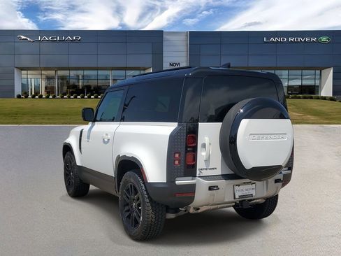 Used 2025 Land Rover Defender 90 S image 2