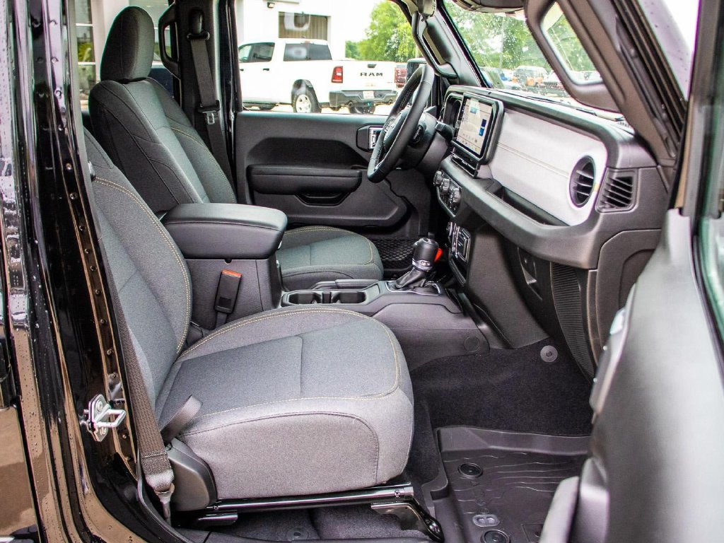 Used 2025 Jeep Wrangler Unlimited Sport AWD/4WD image 12