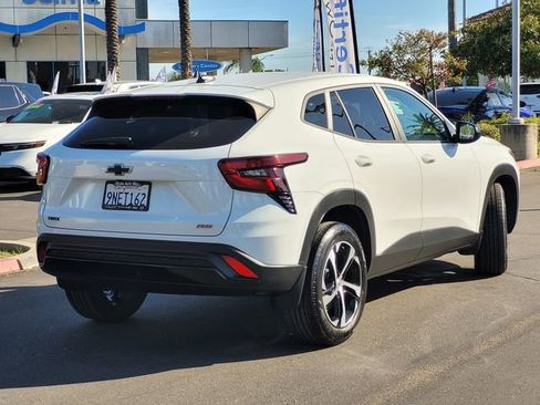 Used 2024 Chevrolet Trax RS FWD image 5