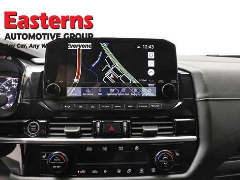 Used 2022 Nissan Pathfinder SL AWD/4WD image 12
