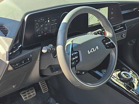 Used 2023 Kia Niro Wave image 2