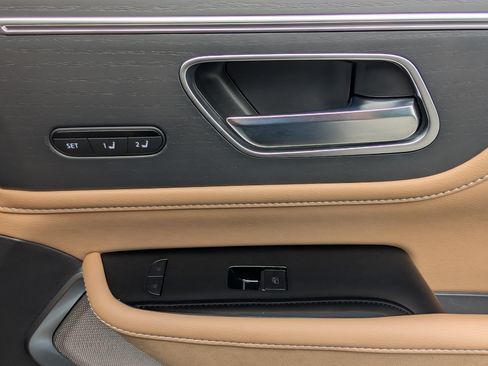 Used 2025 INFINITI QX80 Sensory AWD/4WD image 23