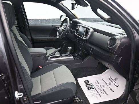 Used 2022 Toyota Tacoma TRD Sport AWD/4WD image 12