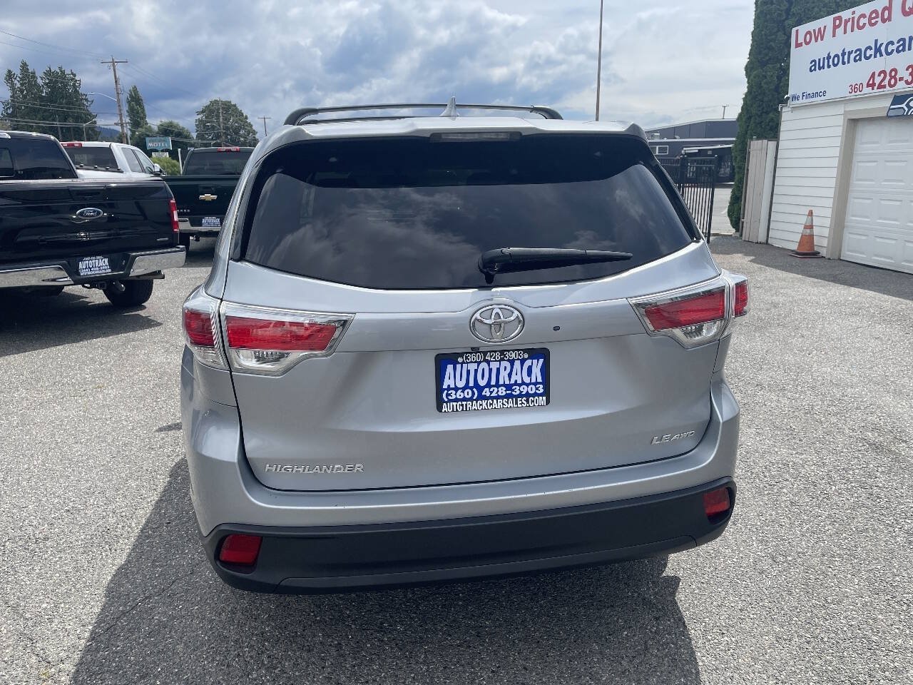 Used 2016 Toyota Highlander Plus AWD/4WD image 4