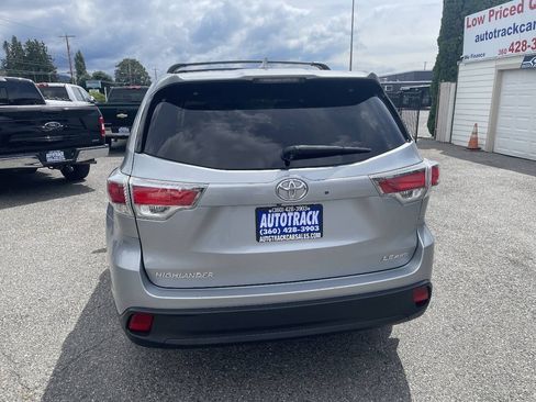 Used 2016 Toyota Highlander Plus AWD/4WD image 4
