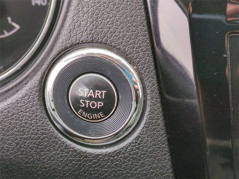 Used 2016 Nissan Rogue SV image 17