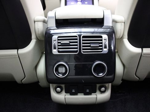 Used 2018 Land Rover Range Rover image 38