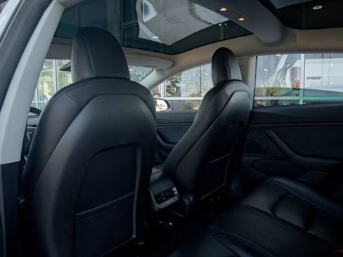 Used 2018 Tesla Model 3 Long Range image 32