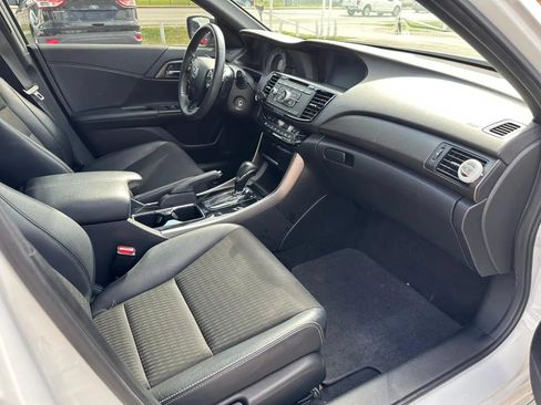 Used 2017 Honda Accord Sport image 2