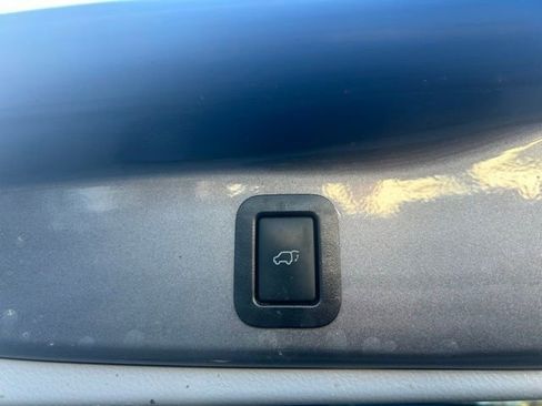 Used 2018 Toyota Highlander XLE AWD/4WD image 13