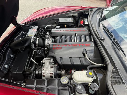 Used 2007 Chevrolet Corvette Coupe w/ Performance Package RWD image 21