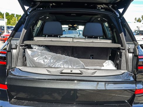 New 2026 BMW X7 M60i image 36