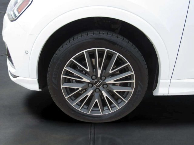 Used 2021 Audi Q3 2.0T Premium Plus w/ Premium Plus Package AWD/4WD image 4