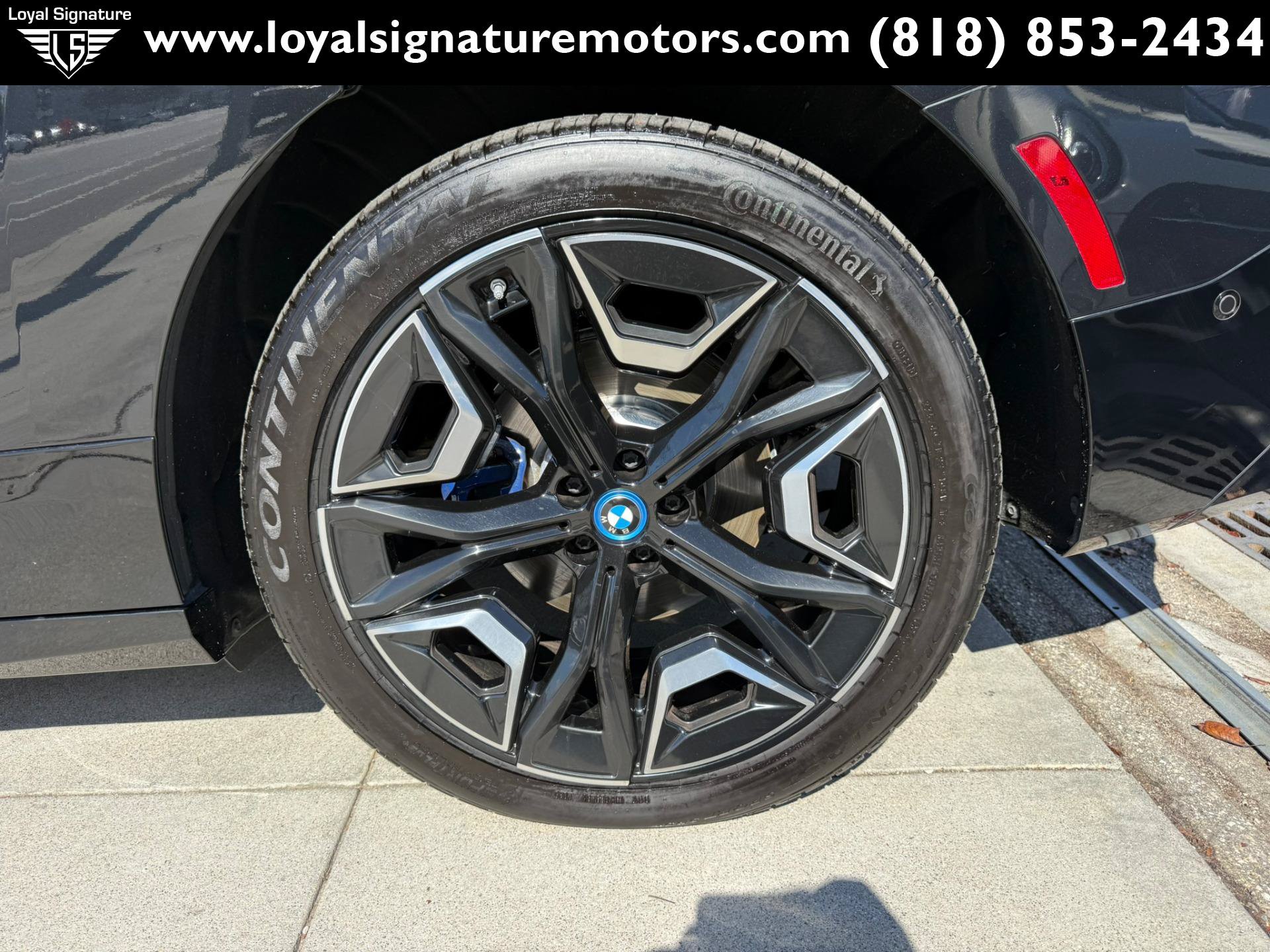 Used 2024 BMW iX xDrive50 w/ Sport Package AWD/4WD image 13