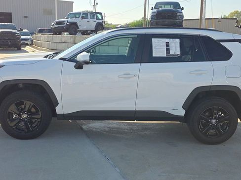 Used 2025 Toyota RAV4 XLE AWD/4WD image 2