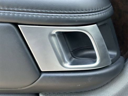 Used 2022 Land Rover Range Rover P525 Westminster Edition image 32