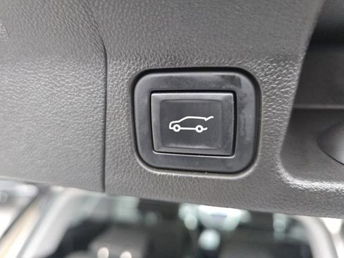 Used 2023 GMC Acadia SLE w/ Driver Convenience Package image 19