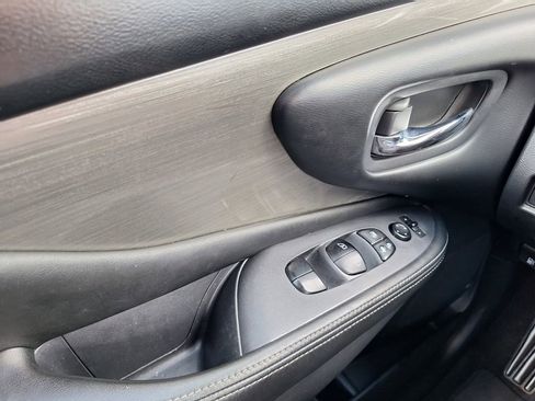 Used 2018 Nissan Murano S image 16