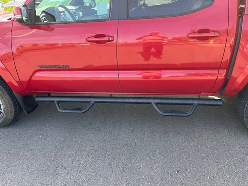 Used 2021 Toyota Tacoma TRD Sport w/ TRD Premium Sport Package AWD/4WD image 9