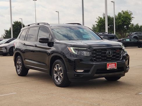 Used 2022 Honda Passport TrailSport image 2