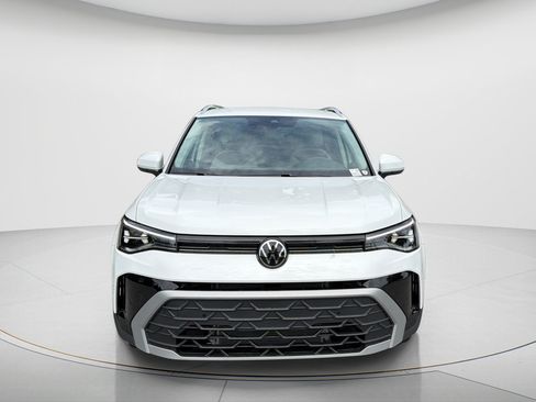 New 2026 Volkswagen Taos SE FWD image 2