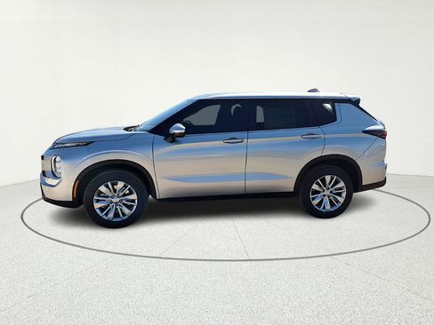 New 2026 Mitsubishi Outlander ES FWD image 3