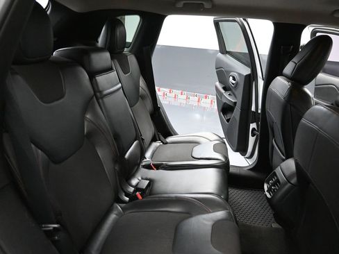 Used 2015 Jeep Cherokee Trailhawk image 40