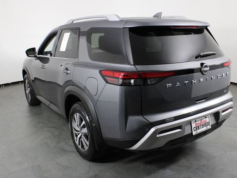 Certified 2025 Nissan Pathfinder SL w/ Cargo Package FWD image 16