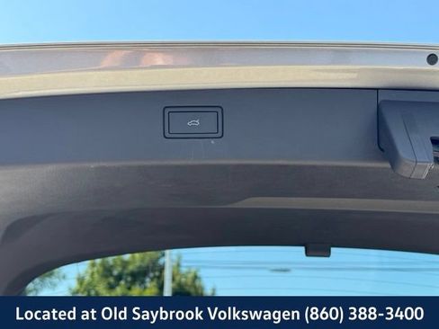Used 2025 Volkswagen Tiguan SE AWD/4WD image 21