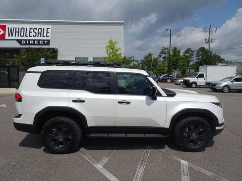 Used 2024 Lexus GX 550 AWD/4WD image 3