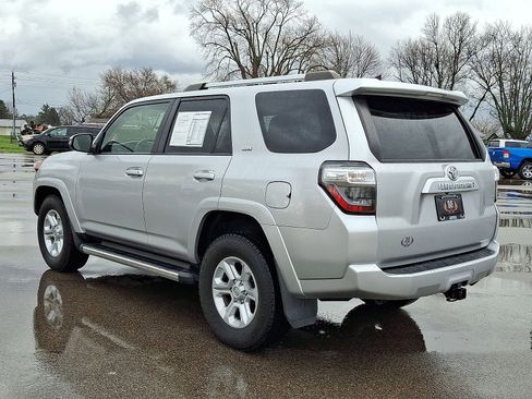 Used 2022 Toyota 4Runner SR5 Premium w/ Moonroof Package RWD image 22