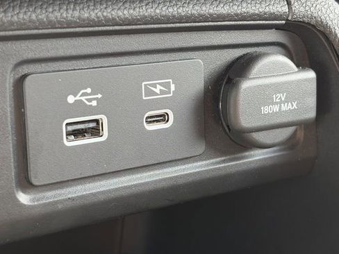 Used 2025 Honda Pilot Touring image 28