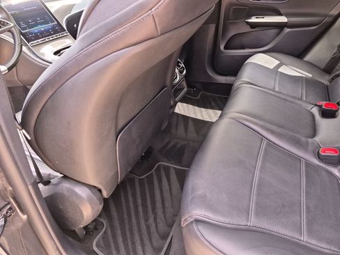 Used 2024 Mercedes-Benz GLC 300 4MATIC image 35