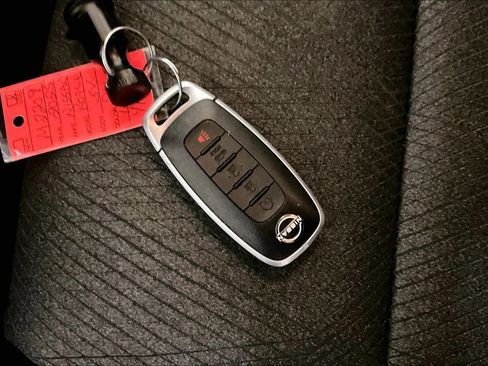 Used 2025 Nissan Rogue SV AWD/4WD image 11