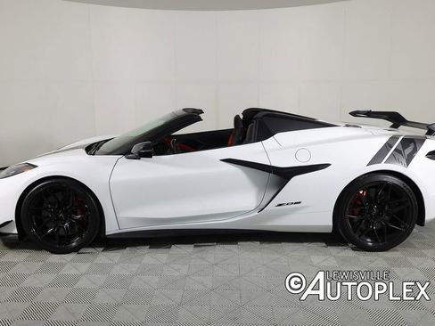 Used 2025 Chevrolet Corvette Z06 w/ Z07 Performance Package RWD image 9