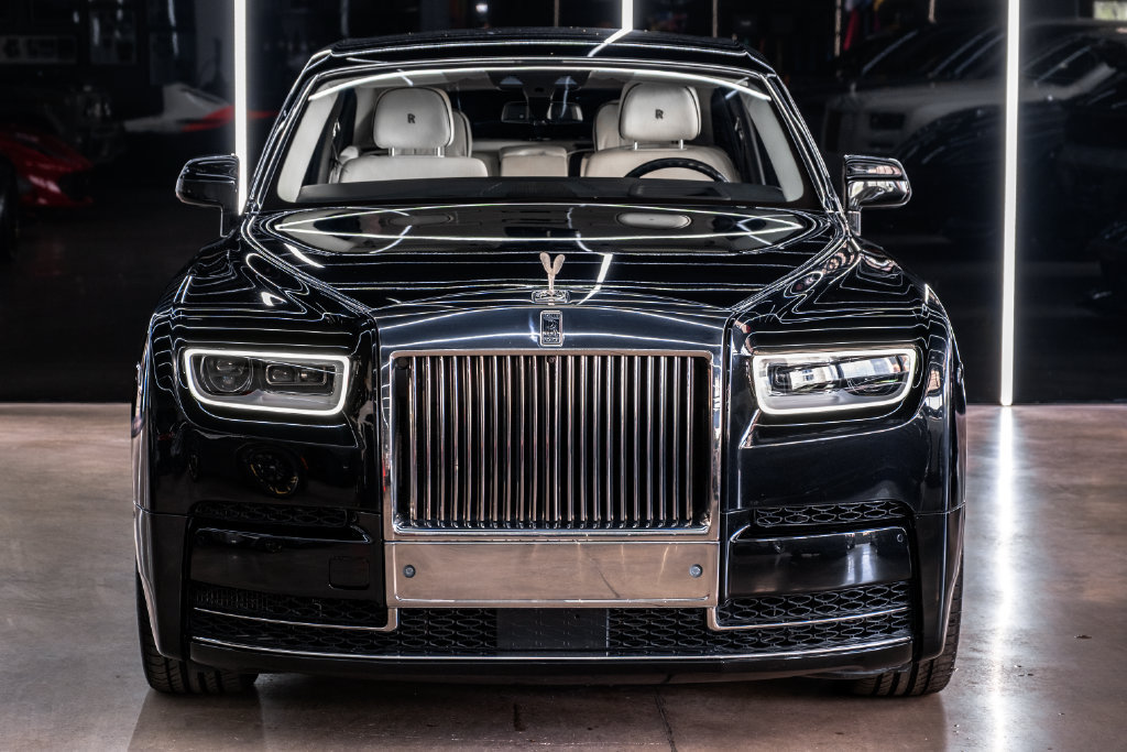 Used 2022 Rolls-Royce Phantom Sedan w/ The Phantom Package RWD image 3