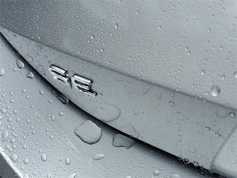 New 2025 Volkswagen Tiguan SE image 8