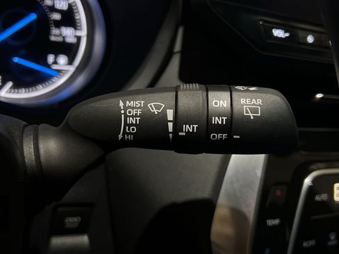 Used 2024 Toyota Venza XLE AWD/4WD image 29