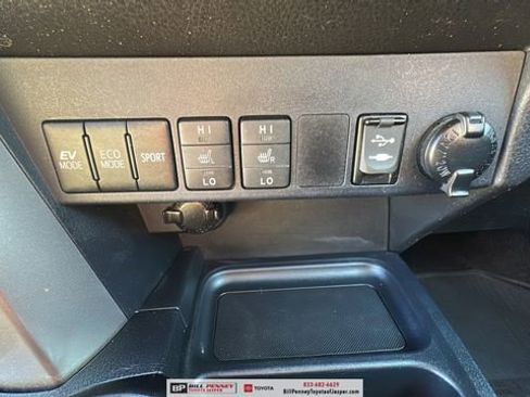 Used 2016 Toyota RAV4 Limited image 14
